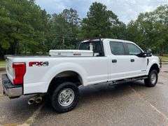 2017 Ford F-350 4 Door Crew Cab 4x4 Diesel Pickup Truck (263,677 Miles)