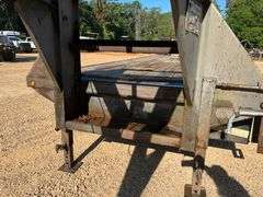 2006 Hefty 24' Gooseneck Tandem Axle Dovetail Trailer
