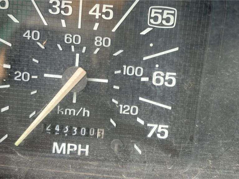 1995 Ford F-800 Flatbed Truck (243,300 Miles)