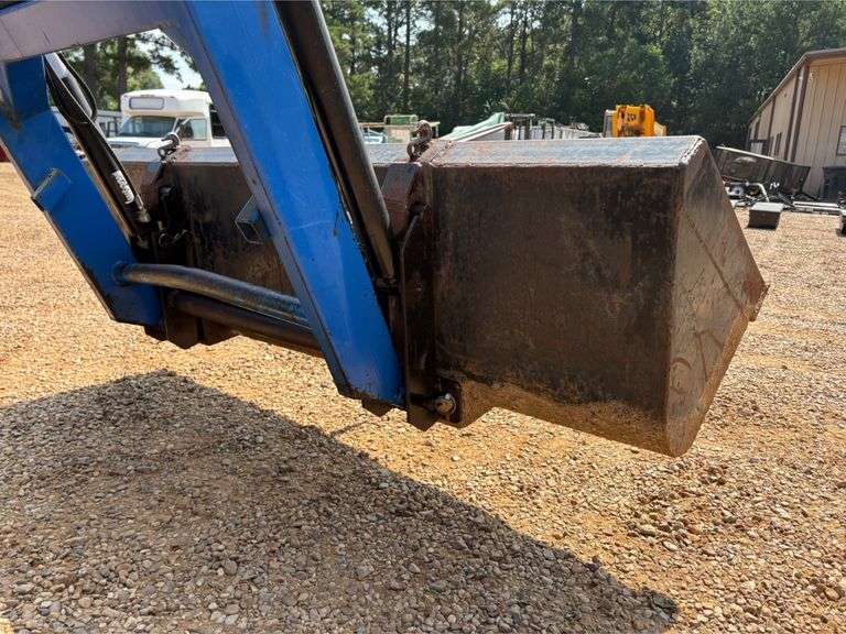2001 New Holland TS110 4WD Enclosed Cab Tractor (3,612 Hours)