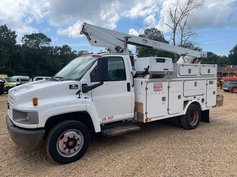 2004 Chevrolet C4500 2 Door Utility Body Dually Bucket Truck (138,152 Miles)