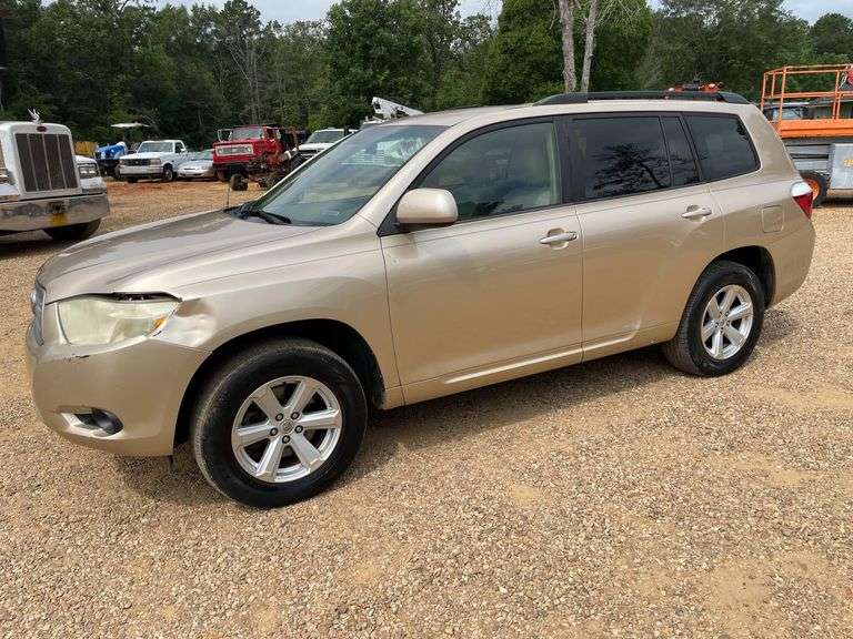 2009 Toyota Highlander 4 Door SUV (296,541 Miles)