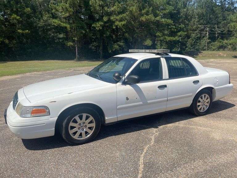 2005 Ford Crown Victoria 4 Door Police Interceptor Sedan (174,925 Miles)