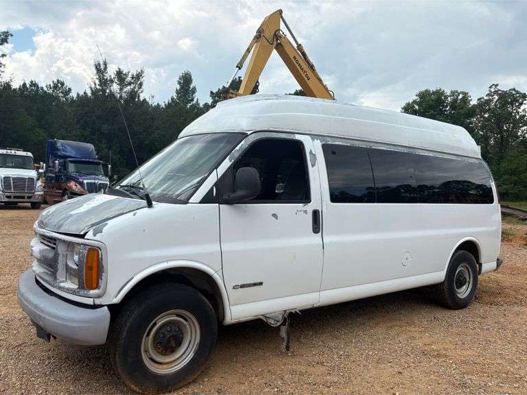2002 Chevrolet Express 3500 4 Door Passenger Van (260,966 Miles)