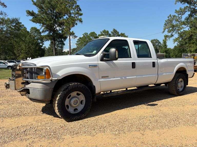 2005 Ford F-350 Super Duty Crew Cab 4x4 Pickup Truck (114,561 Miles)