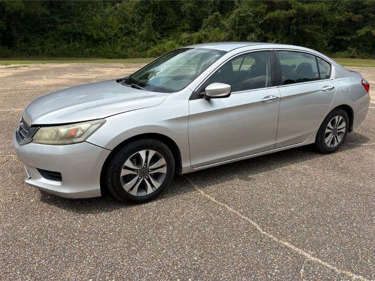 2013 Honda Accord LX 4 Door Sedan (230,975 Miles)