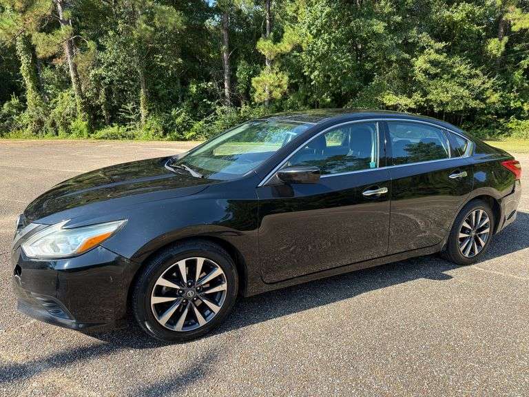 2017 Nissan Altima SV 4 Door Sedan (231,406 Miles)