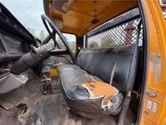 1995 Ford F-800 Flatbed Truck (243,300 Miles)