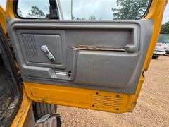 1995 Ford F-800 Flatbed Truck (243,300 Miles)