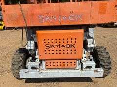 SkyJack 8831 All Terrain Scissor Lift (1,998 Hours)