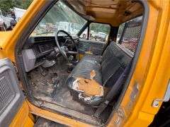 1995 Ford F-800 Flatbed Truck (243,300 Miles)