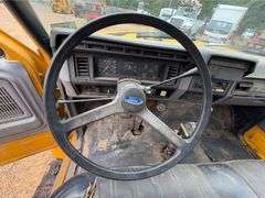1995 Ford F-800 Flatbed Truck (243,300 Miles)