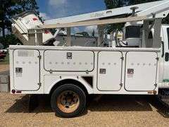 2004 Chevrolet C4500 2 Door Utility Body Dually Bucket Truck (138,152 Miles)