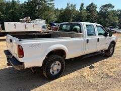 2005 Ford F-350 Super Duty Crew Cab 4x4 Pickup Truck (114,561 Miles)