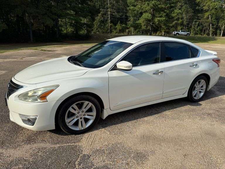 2013 Nissan Altima SL 4 Door Sedan (223,446 Miles)