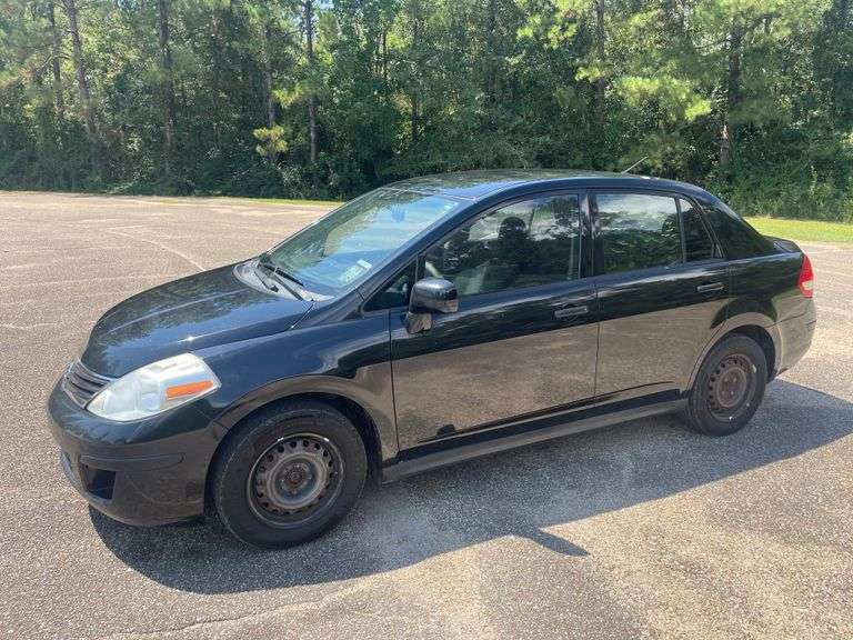 2011 Nissan Versa 4 Door Sedan (272,831 Miles)