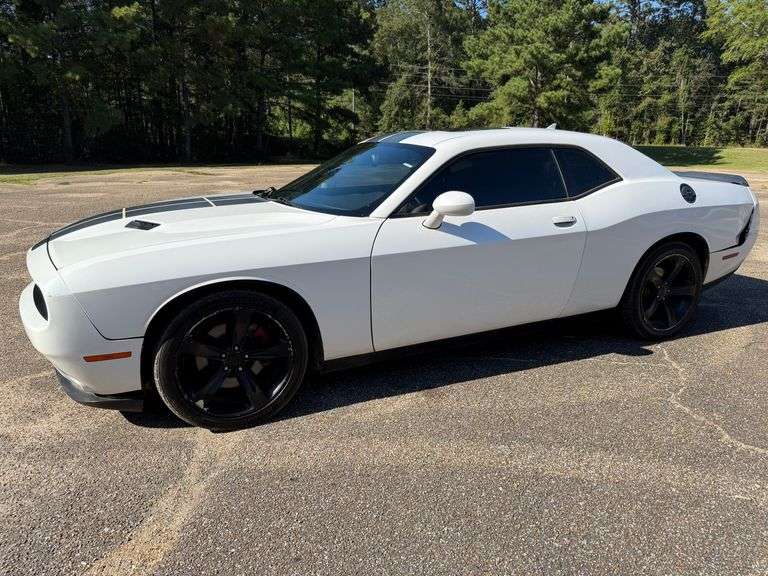 2016 Dodge Challenger SXT 2D Coupe (211,761 Miles)