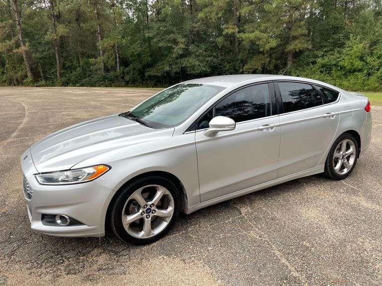 2015 Ford Fusion 4 Door Sedan (162,215 Miles)