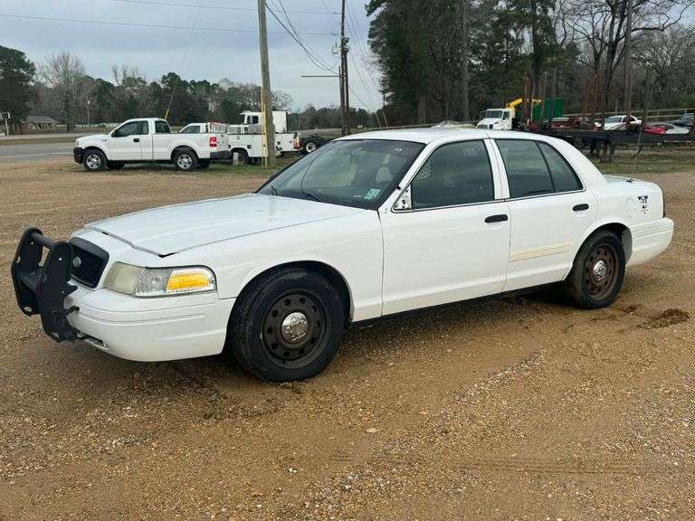 2010 Ford Crown Victoria Police Package (No Key)