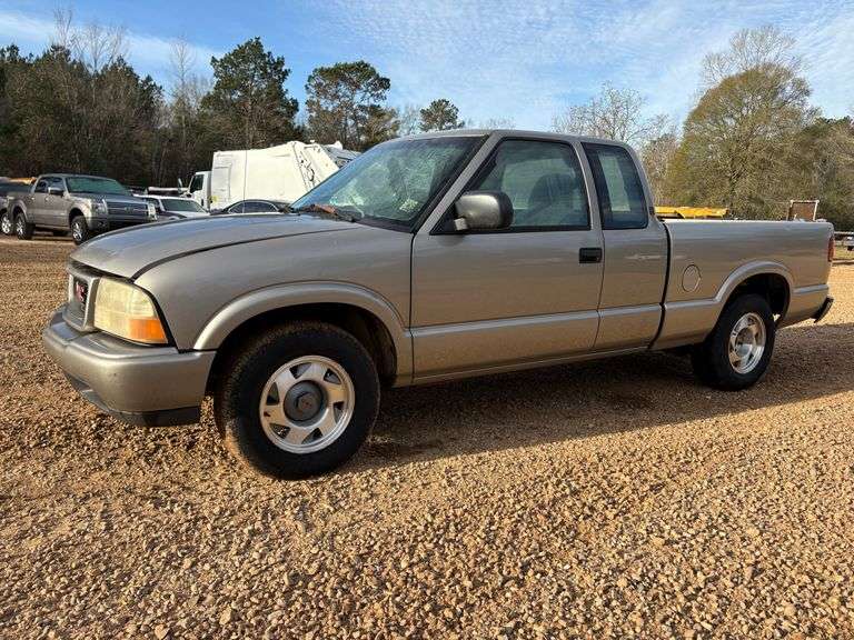 2001 GMC Sonoma 2 Door Pickup Truck (214,945 Miles)