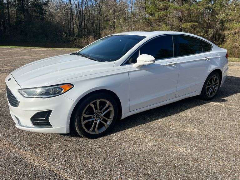 2019 Ford Fusion SEL 4-Door Sedan (124,790 Miles)