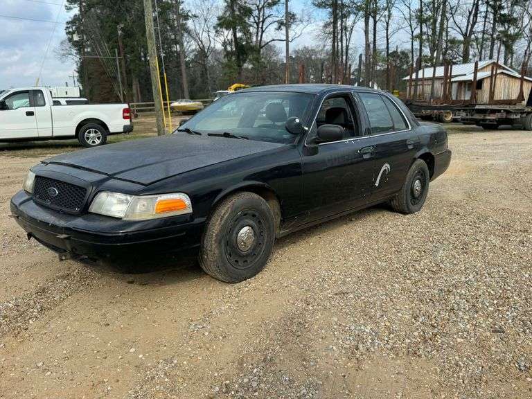 2005 Ford Crown Vic 4 Door Sedan Police Package (132,527 Miles)