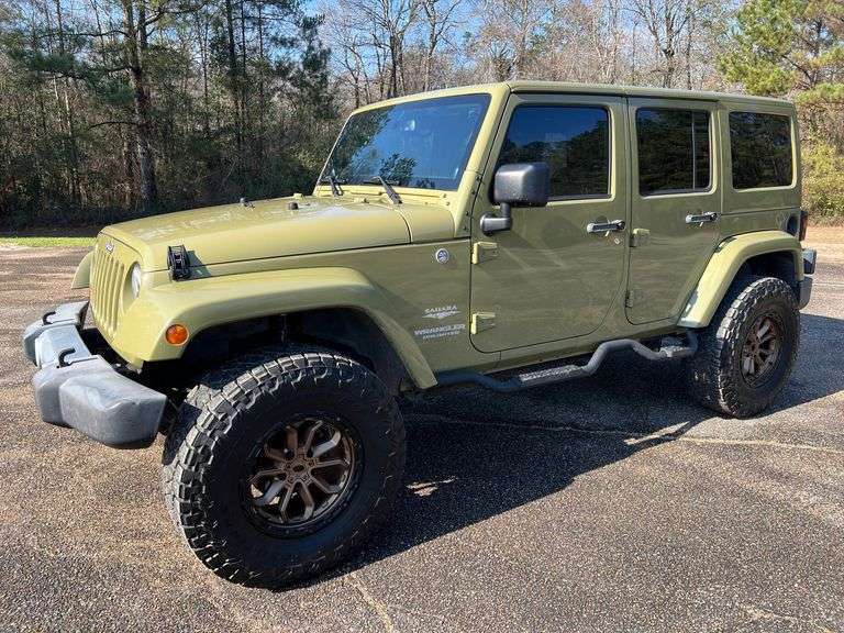 2013 Jeep Wrangler Sahara Unlimited 4x4 4-Door SUV (173,929 Miles)