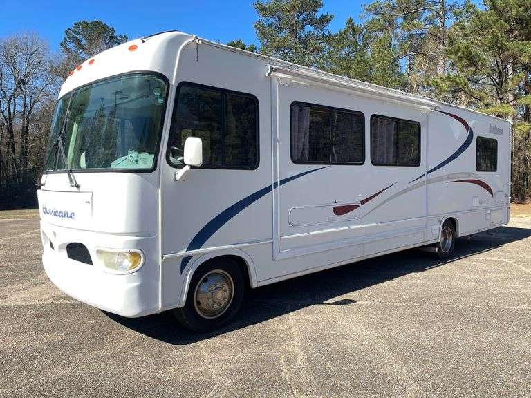 2001 Ford F550 Four Winds Hurricane Motorhome (49,124 Miles)