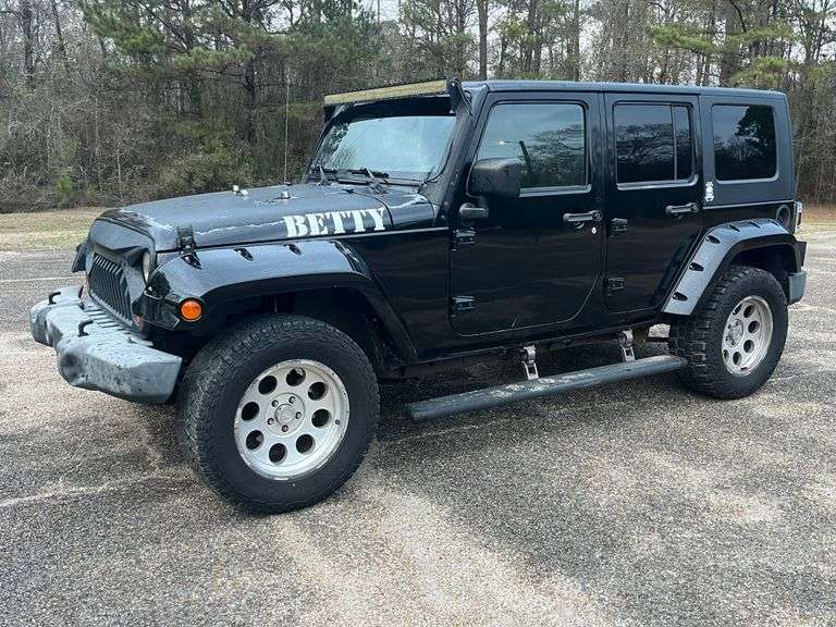 2007 Jeep Wrangler Unlimited Sahara 4x4 (216,710 Miles)