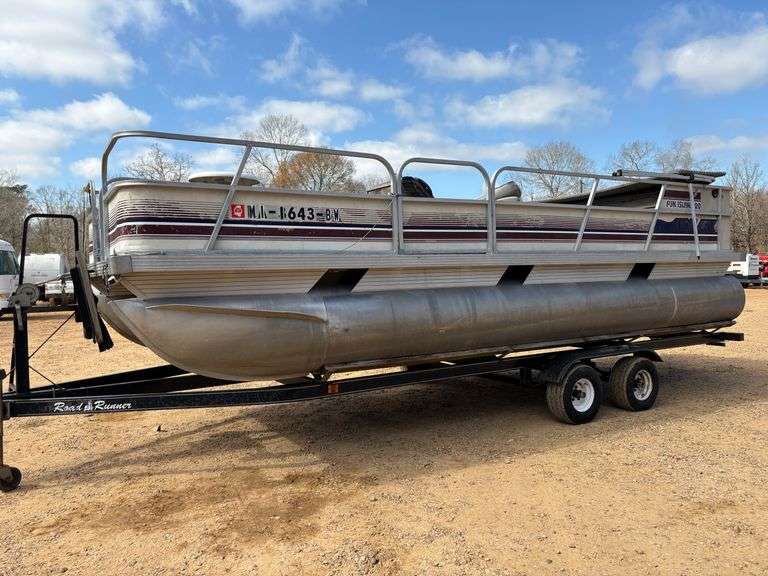 Monark "Fun Island 200" 20' Pontoon Boat