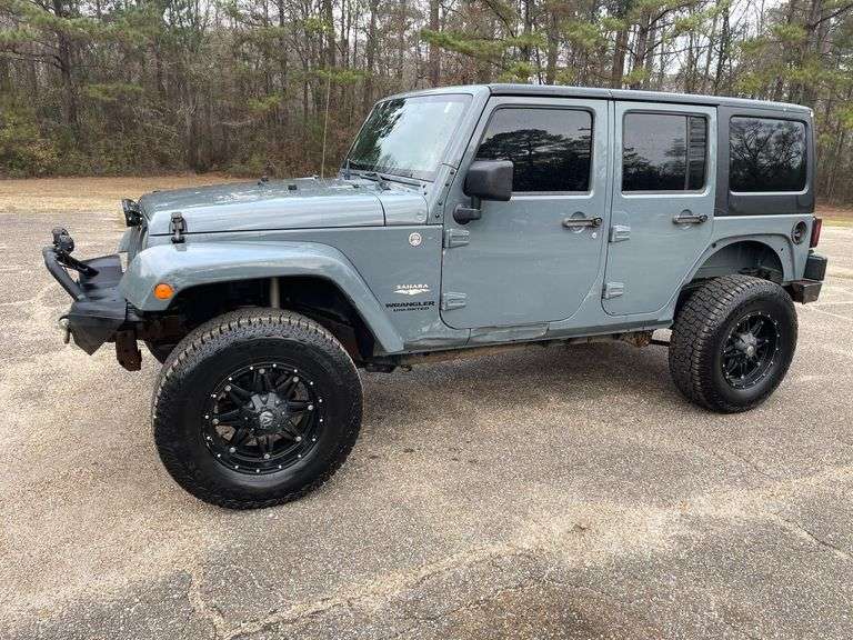 2015 Jeep Wrangler Unlimited 4 Door 4x4 Jeep (139,073 Miles)