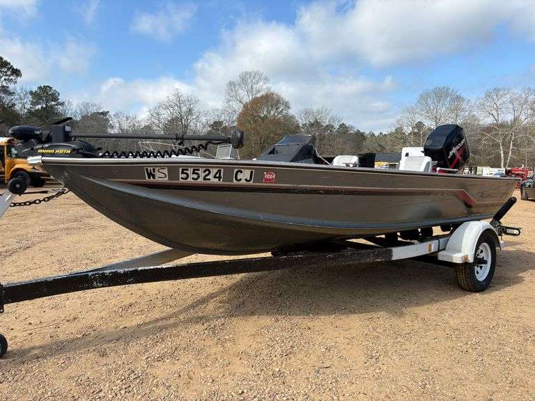 Alumacraft Phantom V170 Bass Boat W/ Trolling Motor