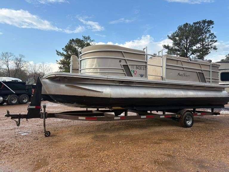 2020 Smoker-Craft SunChaser Pontoon Boat W/ Trailer