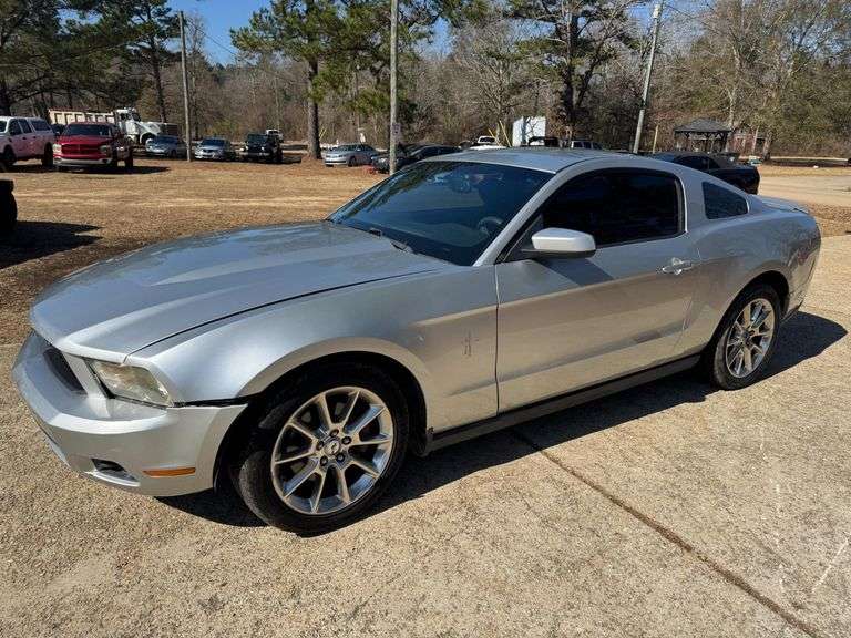 2011 Ford Mustang 2 Door V6 Coupe - 196,356 Miles
