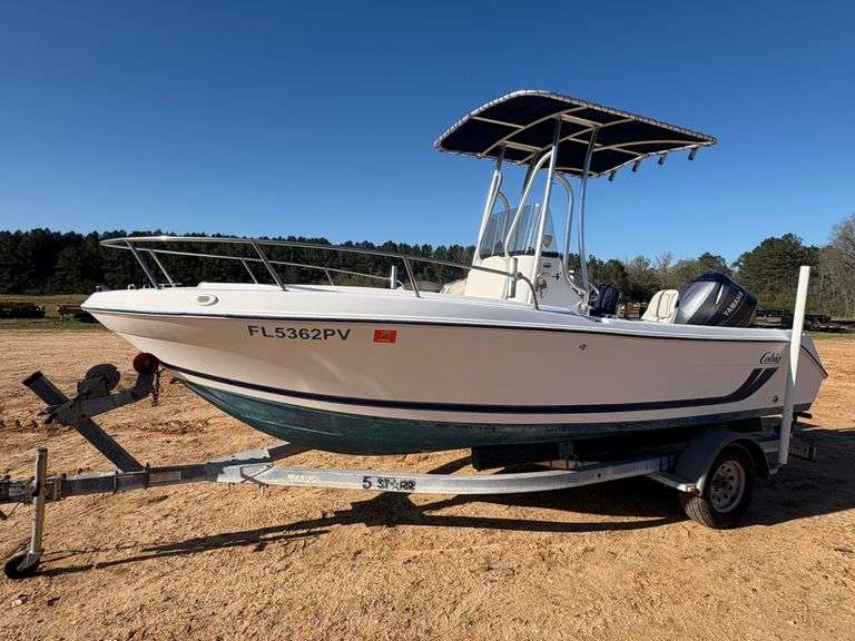 2001 Cobia Center Console Saltwater Boat