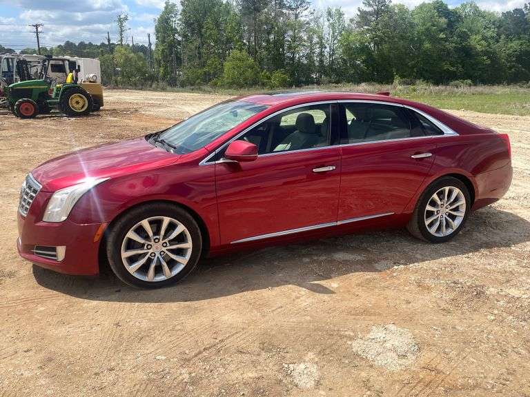 2015 Cadillac XTS 4 Door Sedan (144,760 Miles)
