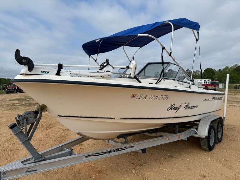 2003 Sea Hunt Escape 200D Bay Boat