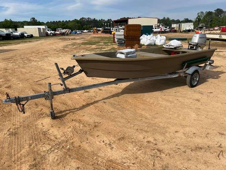 14' Fiberglass Jon Boat w/Honda 25hp 4-Stroke Outboard Motor & Trailer