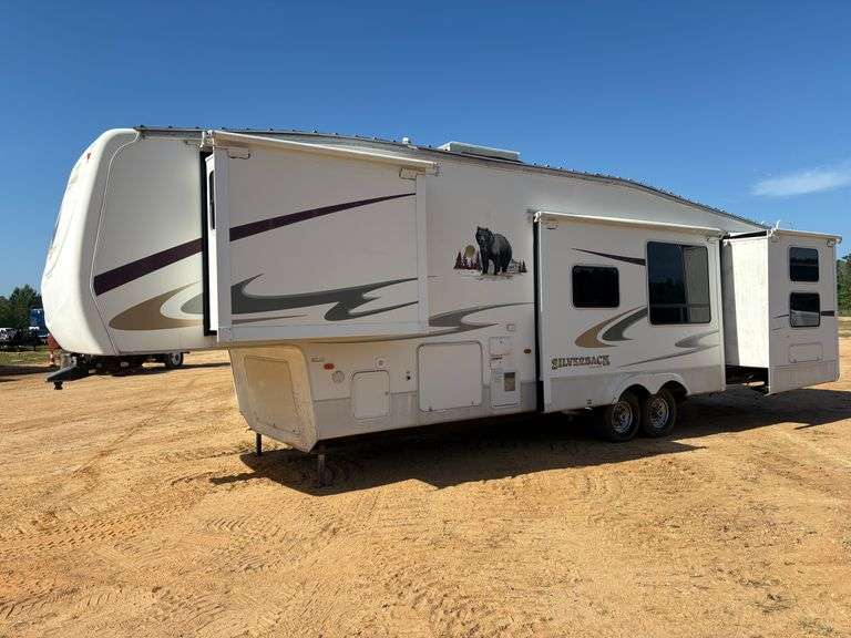 2007 Cedarwood Silverback 5th Wheel Camper