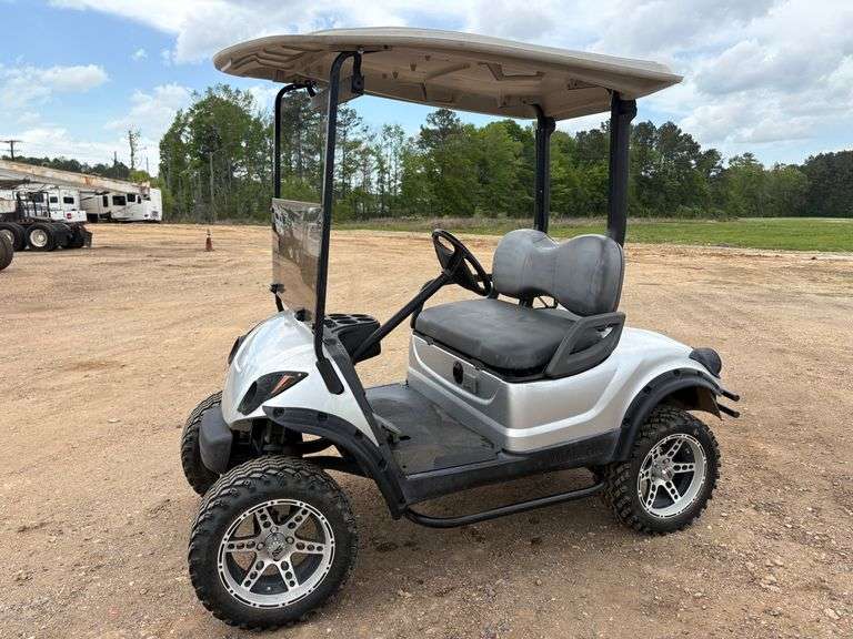 Yamaha Electric Golf Cart W/ Charger