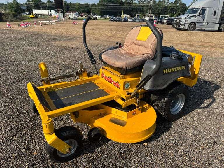 Hustler FasTrack 42" Commercial Zero Turn Mower