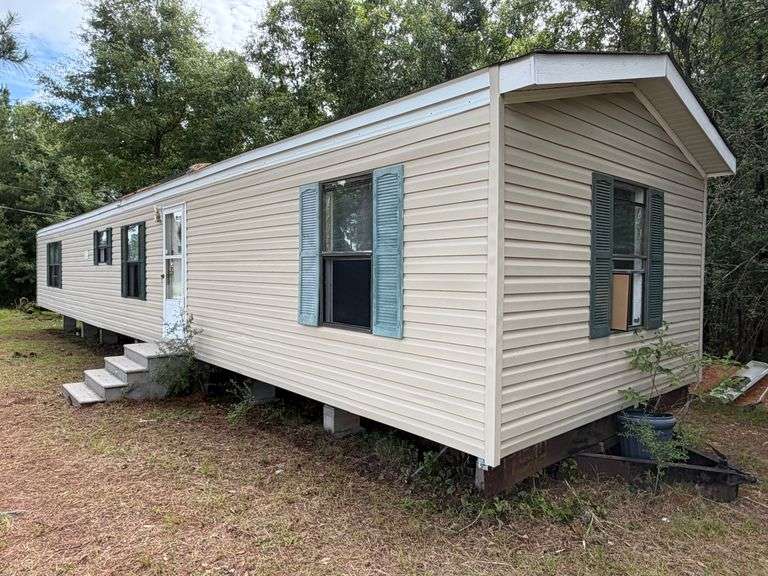 2000 Horton Homes Inc. 14x64 2BR/2Bath Mobile Home