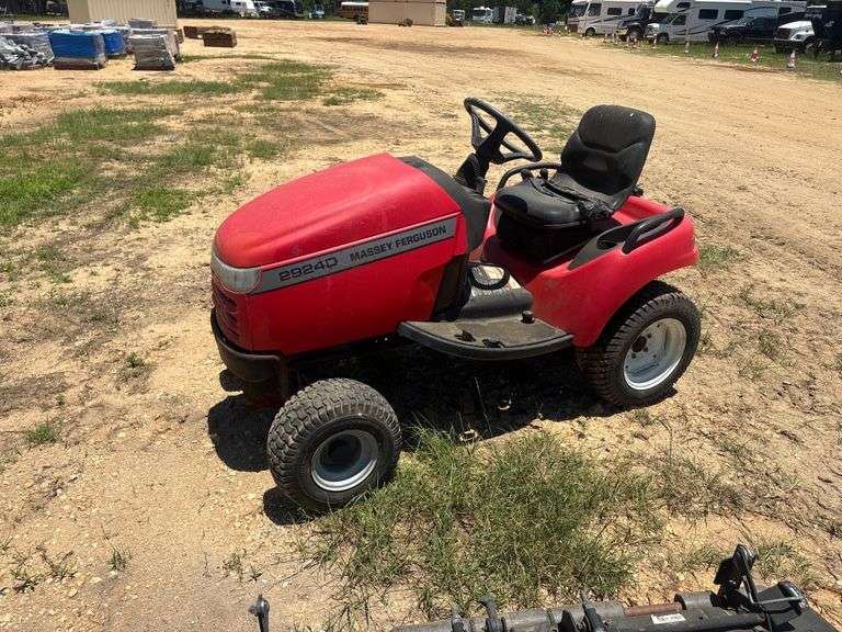 Massey-Ferguson 2924D 60" Belly Mower (1,056 Hours)