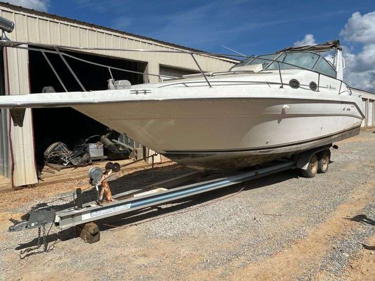 Sea Ray 290 Sundancer Cuddy Cabin Boat