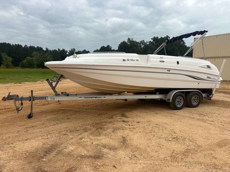 2000 Chaparral Sunesta 232 20' Deck Boat W/ Trailer