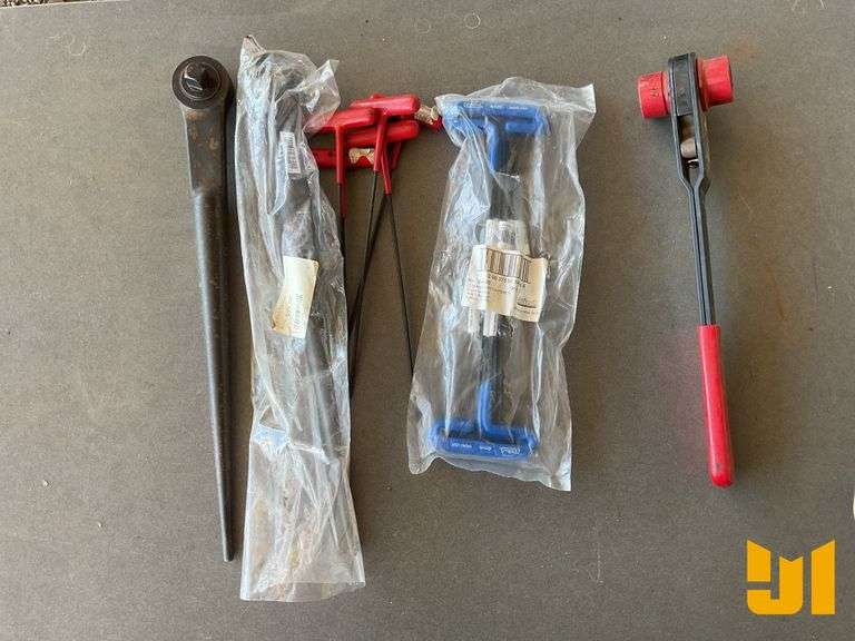 (5) ALLEN 7/64” WRENCH (6) CUSHION GRIP HEX T-WRENCH 4.0MM