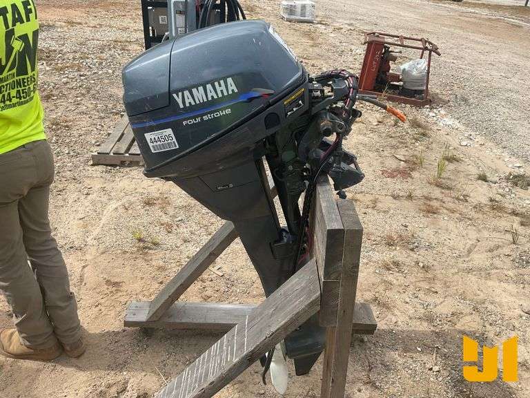 2001 YAMAHA 4-STROKE BOAT ENGINE SN: 6G8X764039