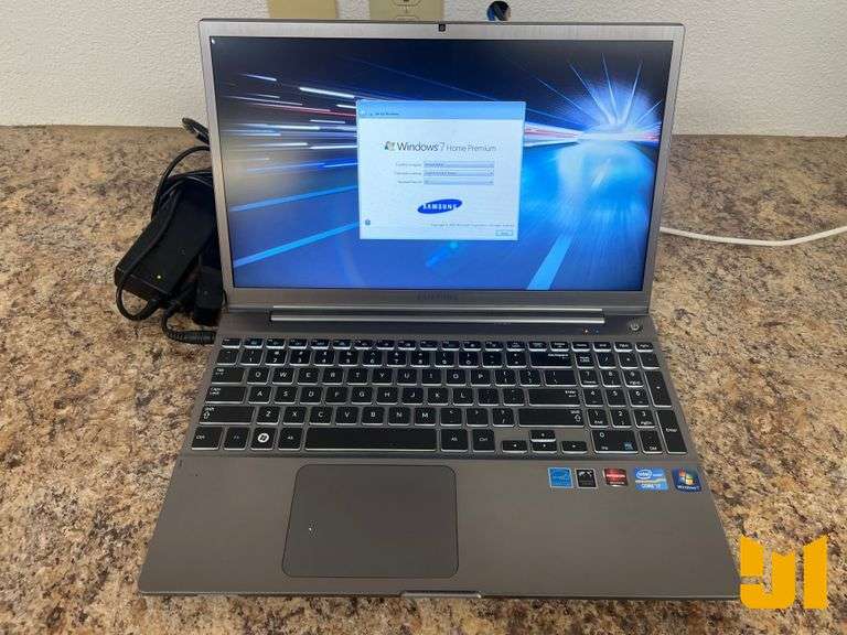 SAMSUNG LAPTOP W/CHARGER, ***BATTERY WONT HOLD CHARGE, LAPTOP WORKS WHEN