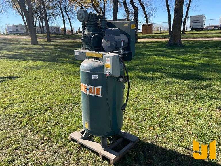 2005 IRON AIR DF410822-05V5 STATIONARY AIR COMPRESSOR SN: 566284777