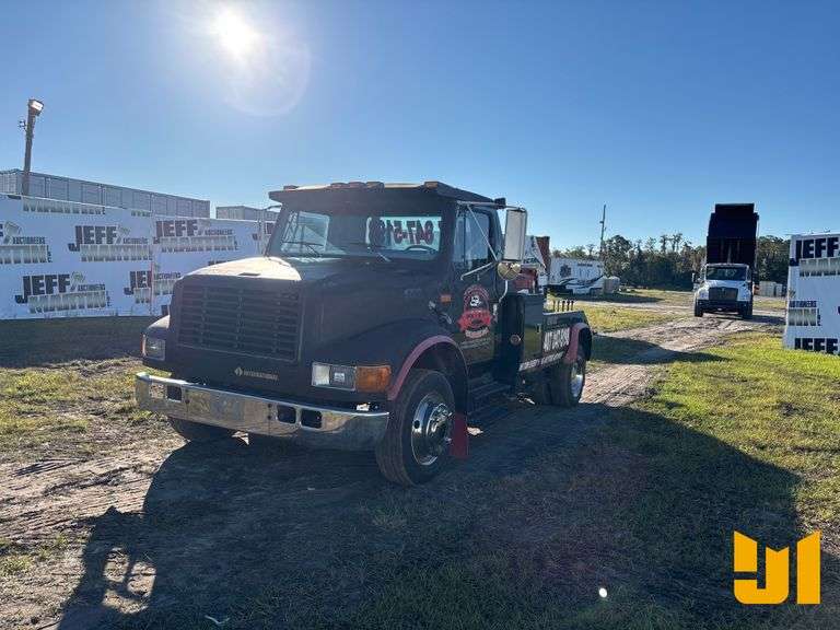 1997 INTERNATIONAL 4700 SINGLE AXLE WRECKER VIN: 1HTSCAAM4VH482801